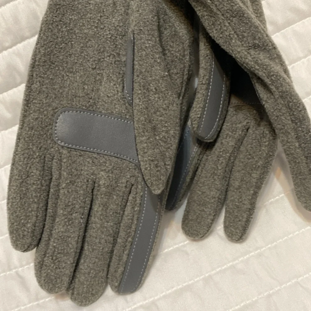 Isotoner gray women’s gloves NWT one size